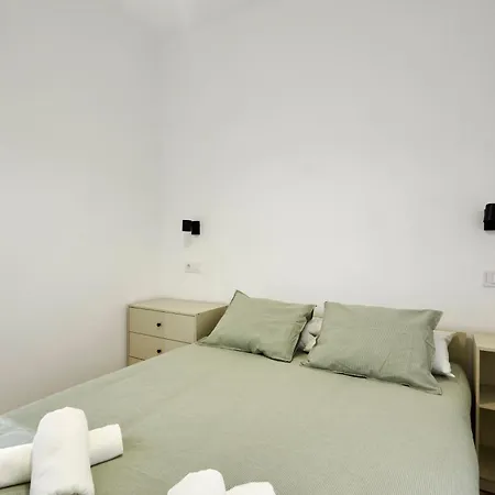 Comfortable Apartment Next To Apolo Theater Apartment Barcelona